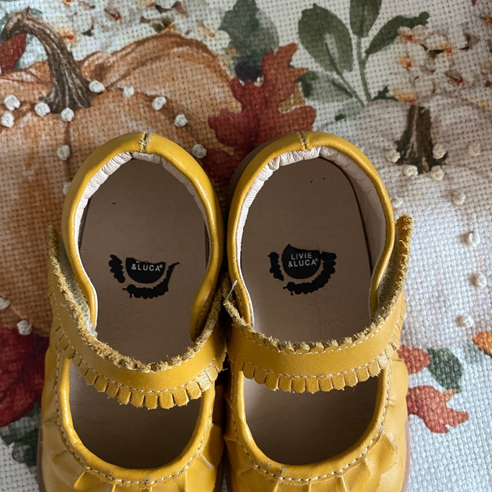 Shoes - Picture 6 of 7